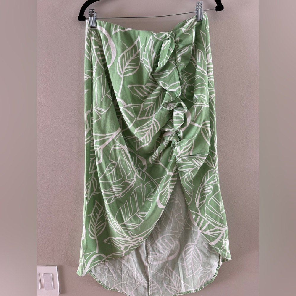 WORN ONCE - VICI - Palm Leaf Print Two Piece Summer Set - Picture 5 of 8